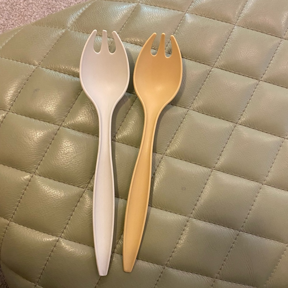 Tupperware Vintage Salad Server’s - barely used! Look brand new!